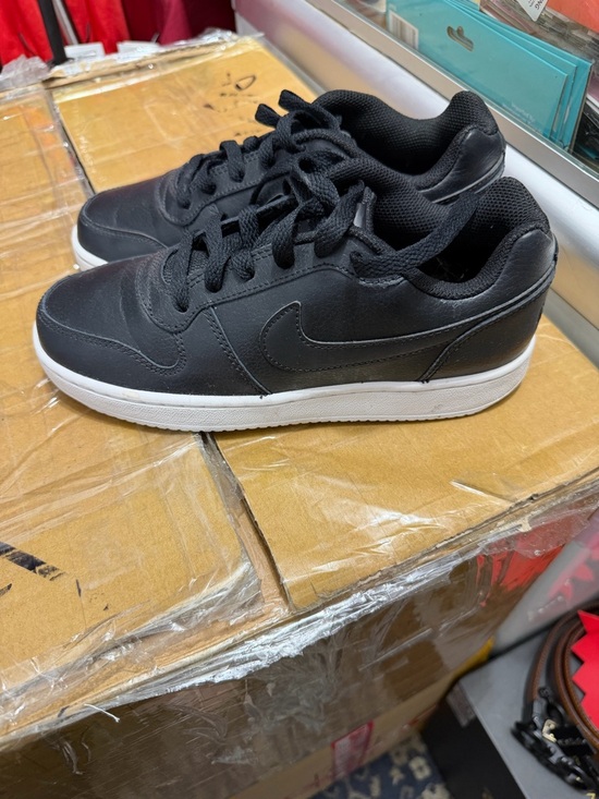 Nike Black Low-Top Sneakers with White Sole - Picture 7 of 7